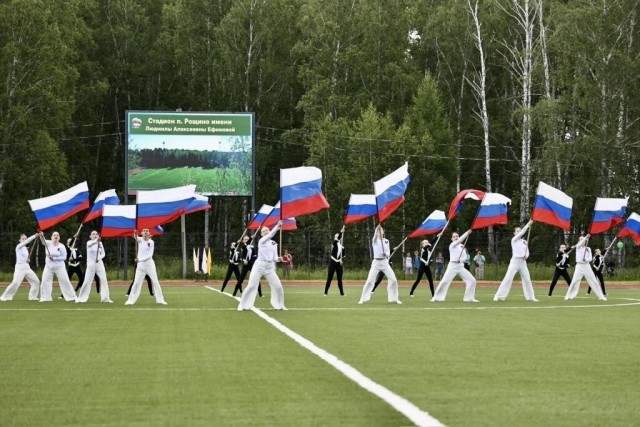 В поселке Рощино под Челябинском открылся обновленный стадион
