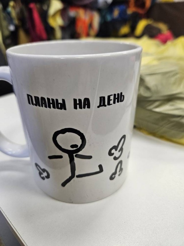 Вот мы ругаемся на зумеров из за плохого отношения к работе. Но войдите в их положение,что материального им сейчас светит в этой жизни.