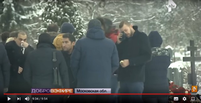 Отец водителя «Мерседеса», сбившего мужчину, заявил, что его сын за границей
