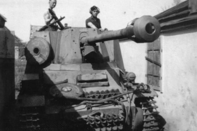 StuG III под кличкой "Гадюка", самая массовая в производстве с которой пришлось встретиться нашим дедам.