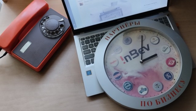 "Плохая новость — время летит. Хорошая — ты пилот"