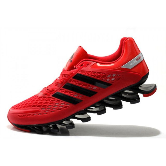 Саморазлагающиеся кроссовки Adidas