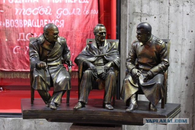Открыт памятник тов. СТАЛИНУ!