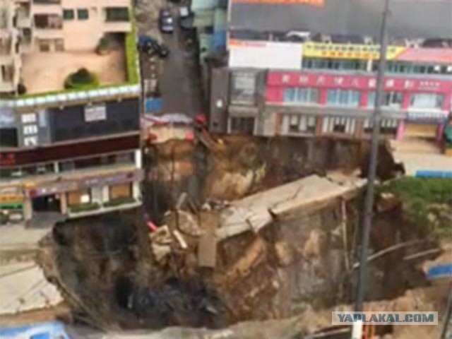 В Китае обвалилась строящаяся станция метро