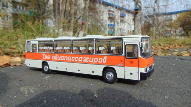 Радиоуправляемая модель ИКАРУС-250.58 с дымом из глушителя и на магнитной подвеске