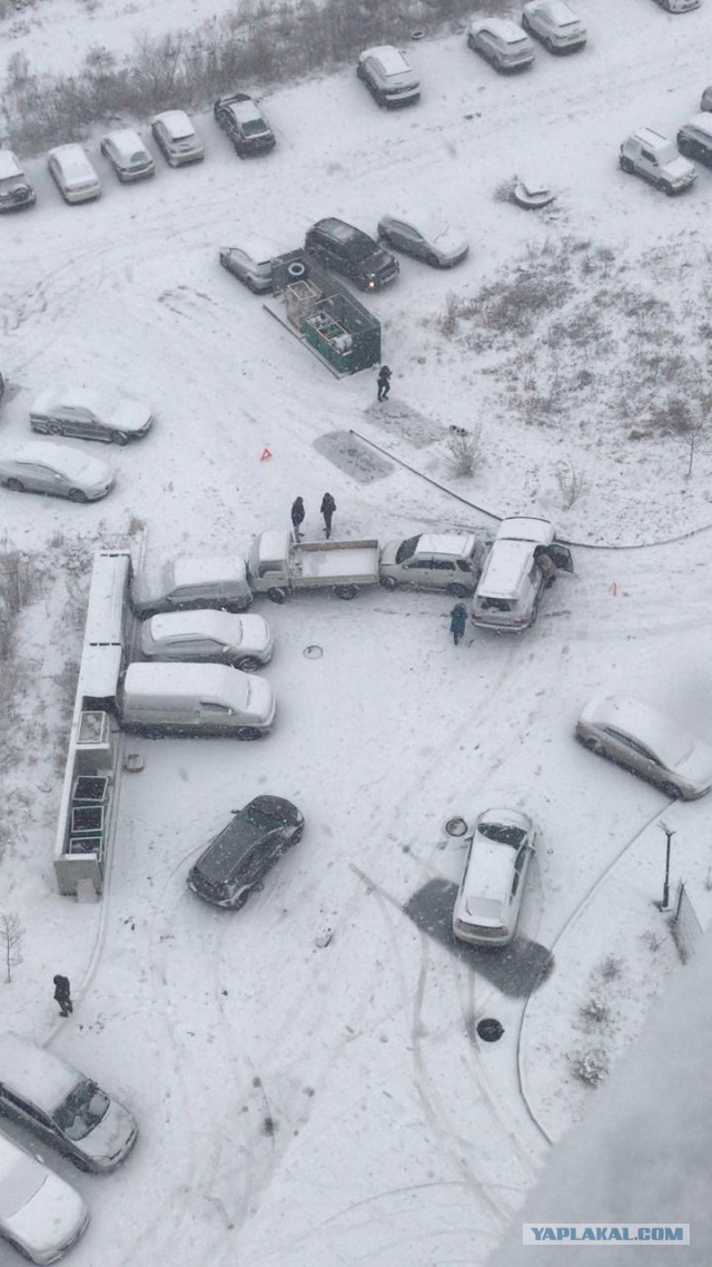Во Владивостоке снежок... и ДТП почти на 50 машин