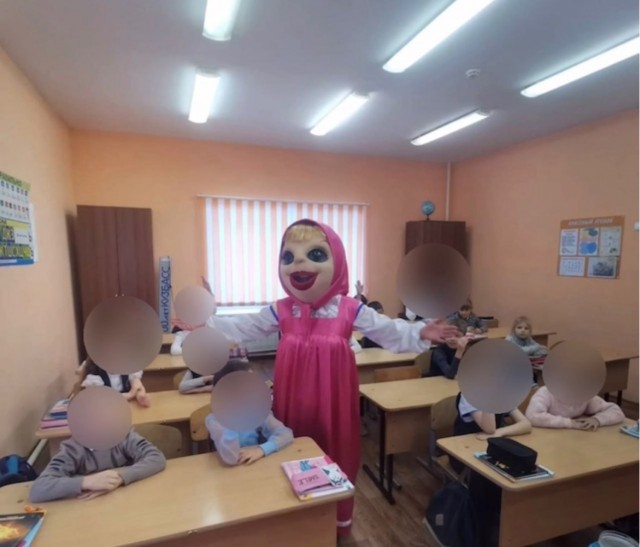 К школьникам пришла Маша из мультфильма, которую «помотала жизнь»