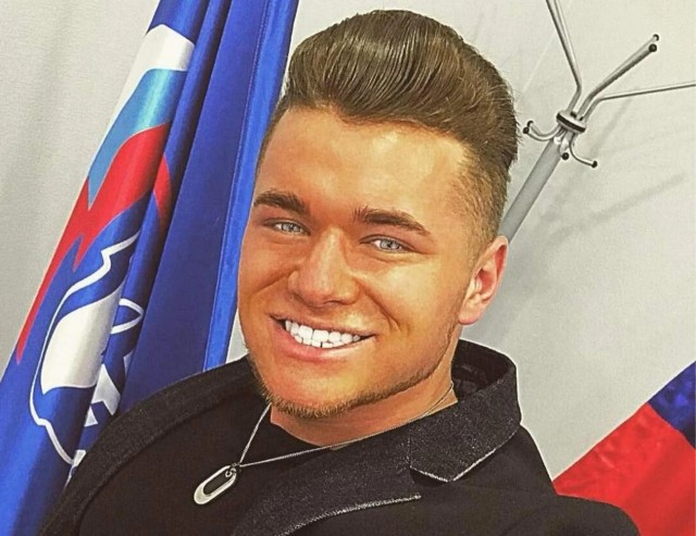 А куда кстати этот депутат делся? Он же общительный был. Бровки ноготочки который