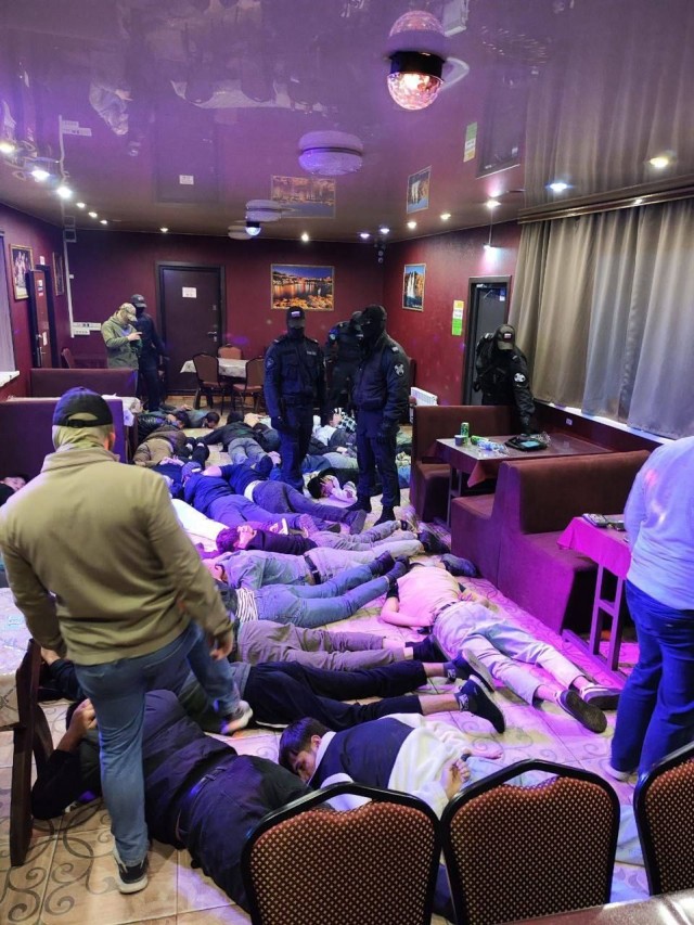 В Челябинске силовики накрыли кафе «Турал» - известный в городе мигрантский притон