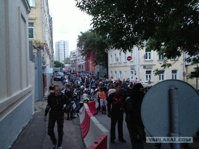 Байкер заступился за девушку и был избит