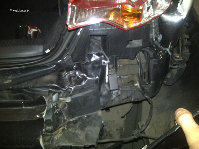 "Поцелуй" гармошкой у бензобака