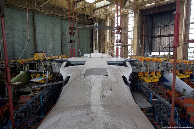 Покинутый цех статических испытаний самолетов