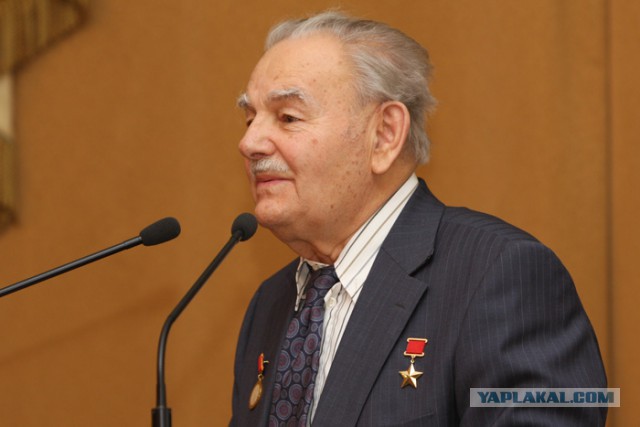 Владимир Осипович Богомолов  Момент истины