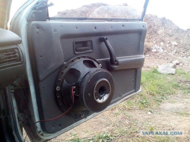 Гаражный тюнинг штатного автозвука: как делать не нужно