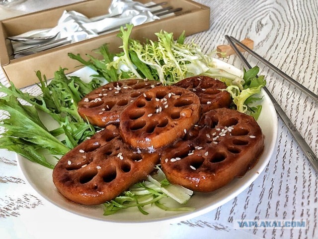 Корень лотоса - красивый и вкусный:)