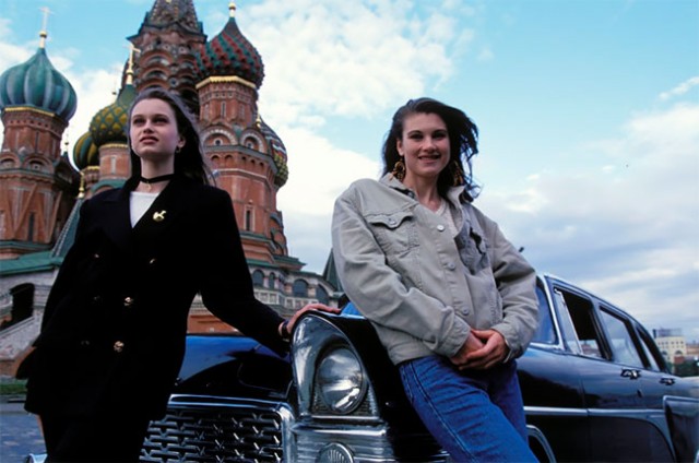 Рожденные в СССР: удивительные снимки русских девушек 1990-х годов