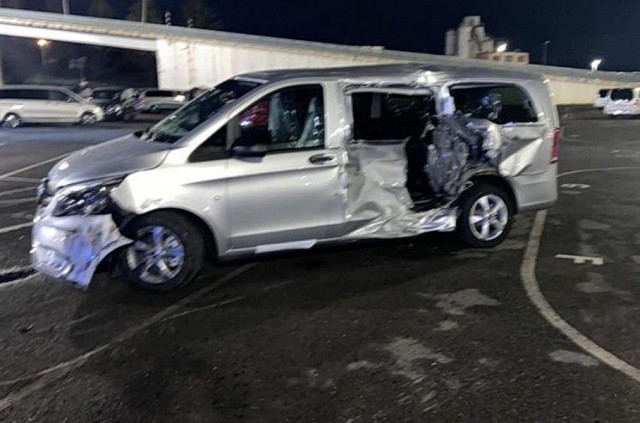 GTA в реальной жизни: в Испании мужик разбил полсотни машин Mercedes с помощью экскаватора