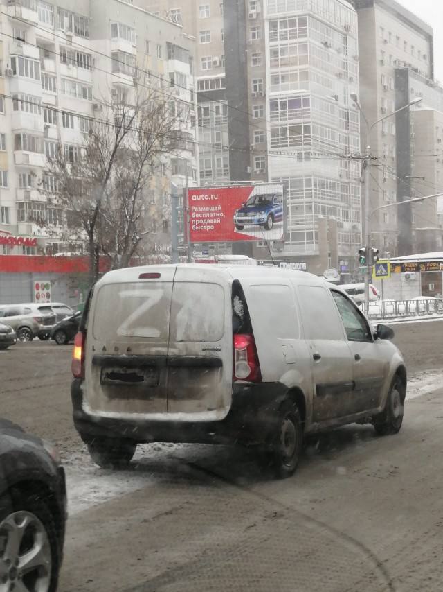 Российские коммунальщики налепили букву Z на мусоровозы