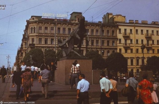 Цветные фотографии Ленинграда 80-х годов XX века