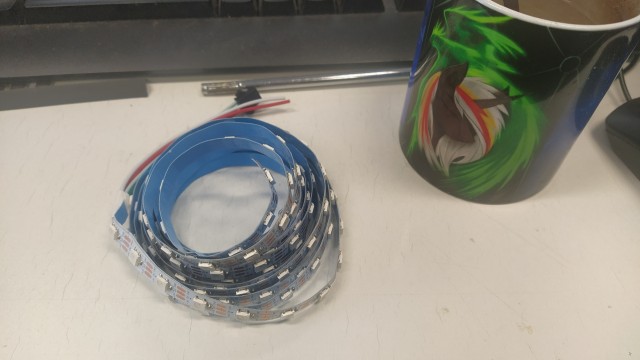 Новогодняя ёлка из подручных материалов