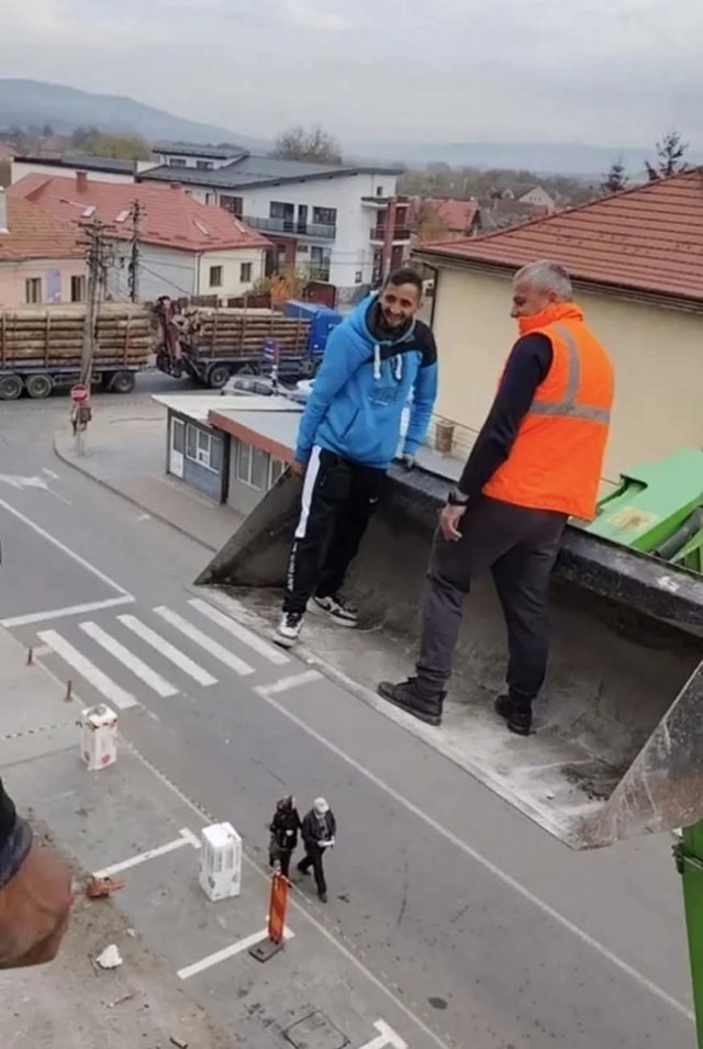 Минут пять тупил