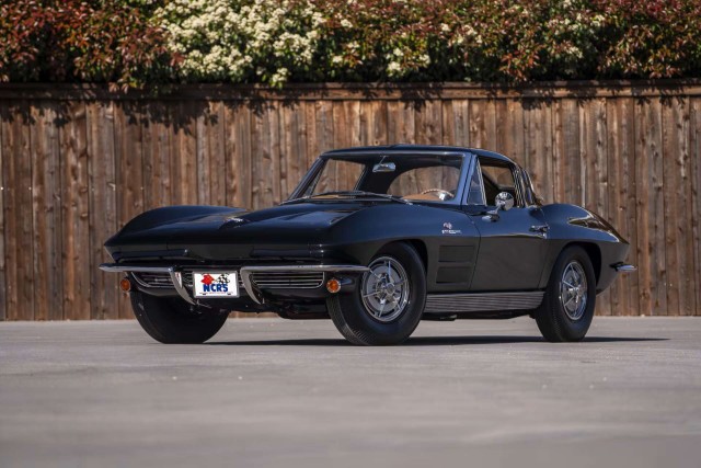 72 года Chevrolet Corvette. Немного красивых фото.