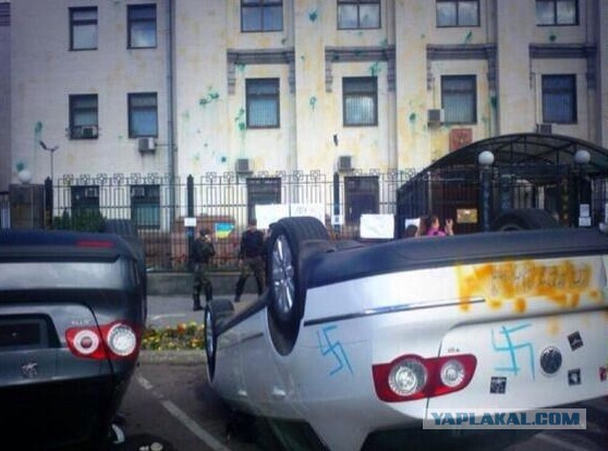 Погром посольства и реакция белоленточных