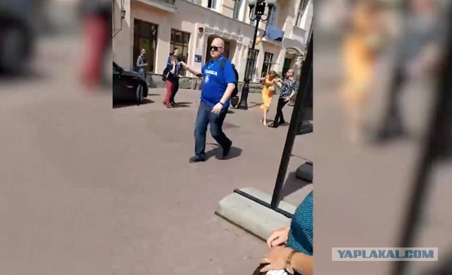 Новый "герой" на АМР напал на девушку на Арбате
