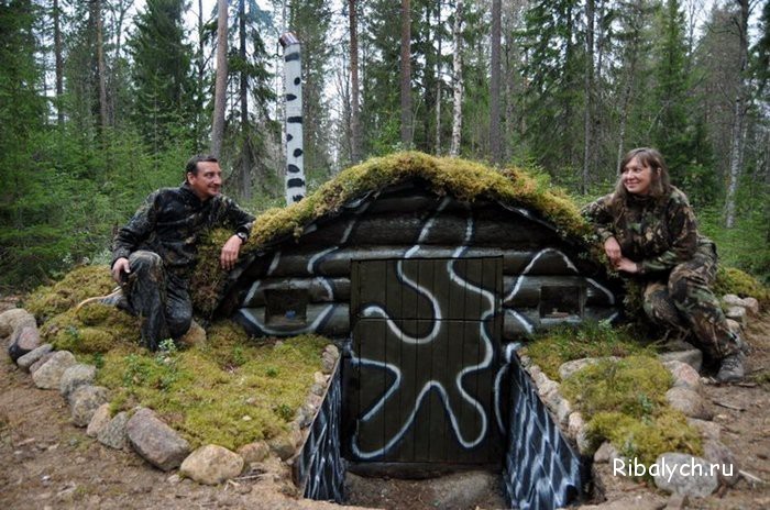 Жена выгнала мужа из дома и он построил себе теплый домик в лесу своими руками. Фото до и после