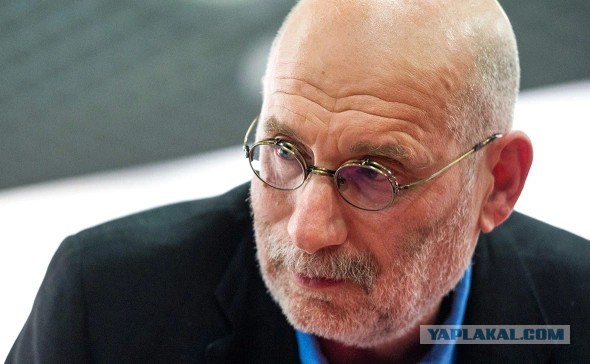 В издательство "Захаров" пришли с обысками в рамках дела, возбужденного против Акунина