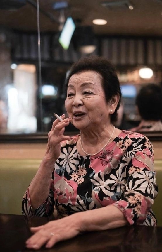 Самая старая порноактриса до сих пор в деле. Партнёры годятся во внуки - ничего страшного!