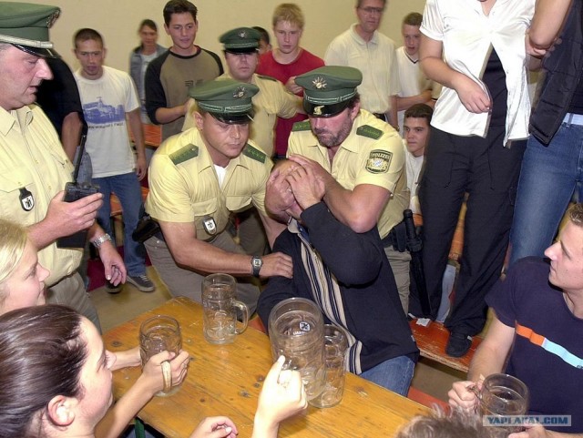 Пиво и сиськи - чудное сочетание на Октоберфесте