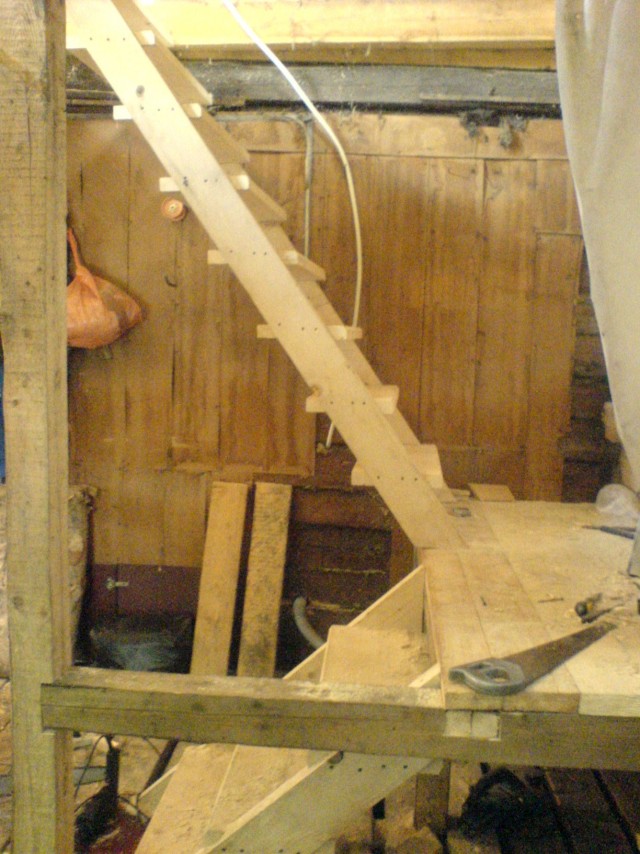 Как сделать лестницу своими руками.