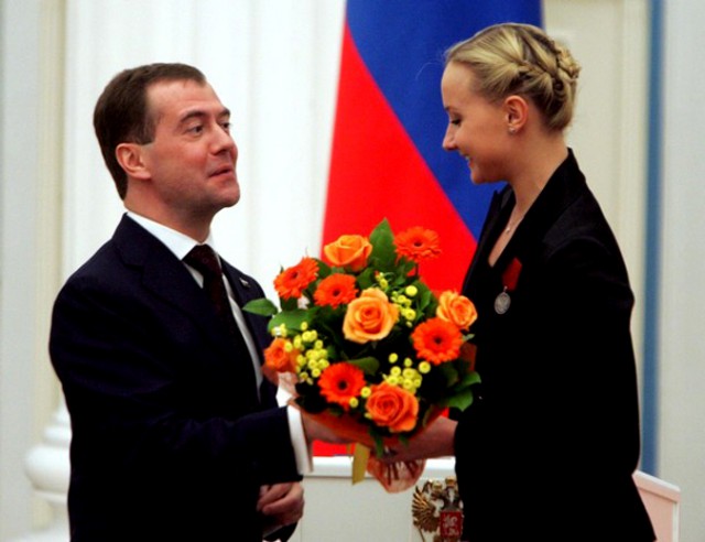 Медведев в интервью российским телеканалам