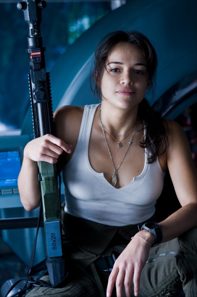 20 самых сексапильно одетых киногероинь