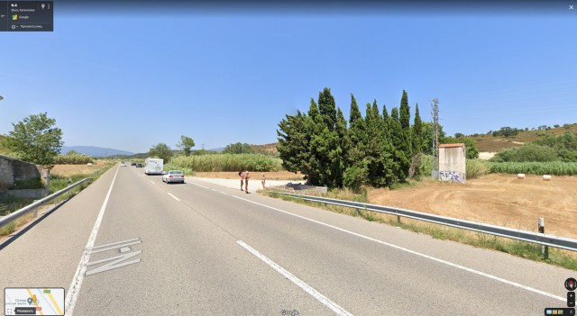 Где-то в Каталонии гуглоавтомобиль наснимал местные пейзажи