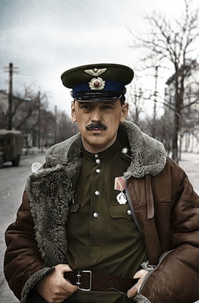 Фотографии связанных с историей Красной и Советской Армии.