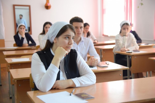 Вопрос остается покрытым. Челябинка пожаловалась на школьниц в хиджабах, что говорят в Минобре и муфтий