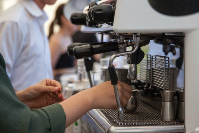 Смартфоны дороже 300 долларов, кофемашины и микроволновки попадут под новые экспортные ограничения США в отношении РФ