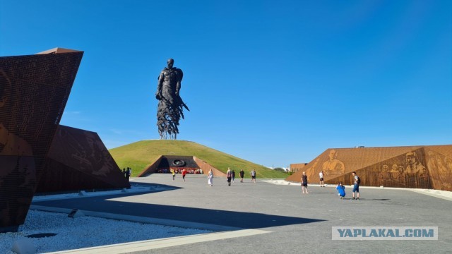 Ржевский мемориал Советскому Солдату⁠⁠ в вечернее время