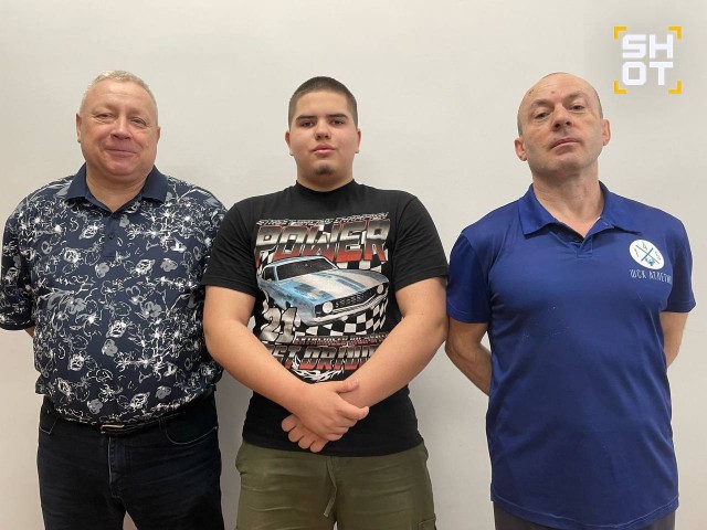 В челябинскую школу ворвался неадекват с ножом. Его остановили учителя