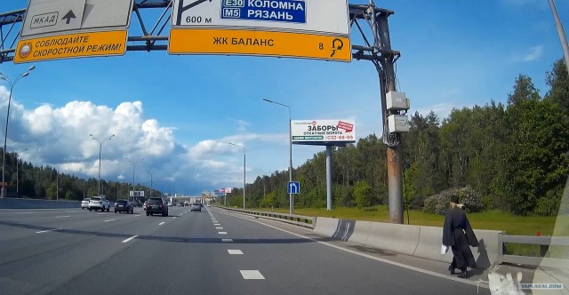 Монах идет из Абхазии в Хабаровск