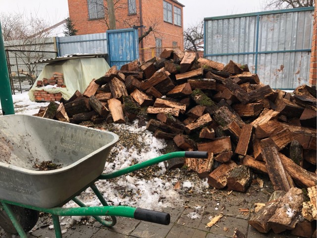 Не люблю складывать дрова