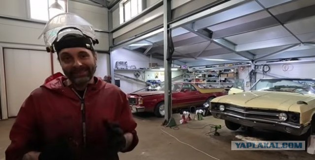 Неожиданный бонус «на счастье» от москвича из соседнего авто получили молодожёны во время свадебной фотосессии