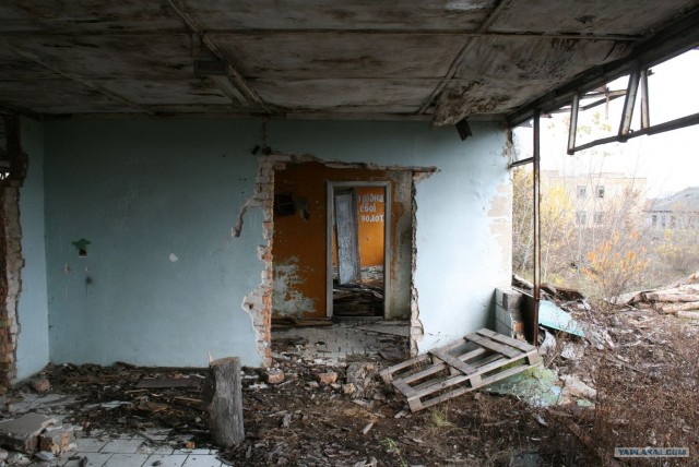 Заброшенная танковая база.