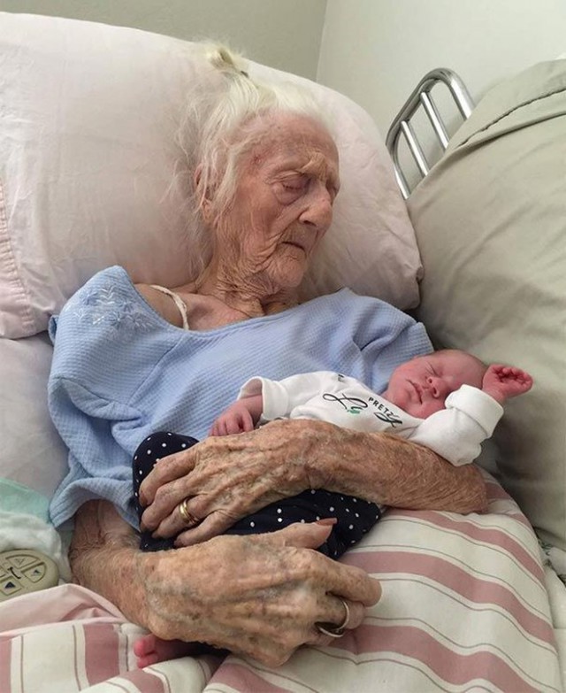 Разница в вечность: прабабушки с их правнуками