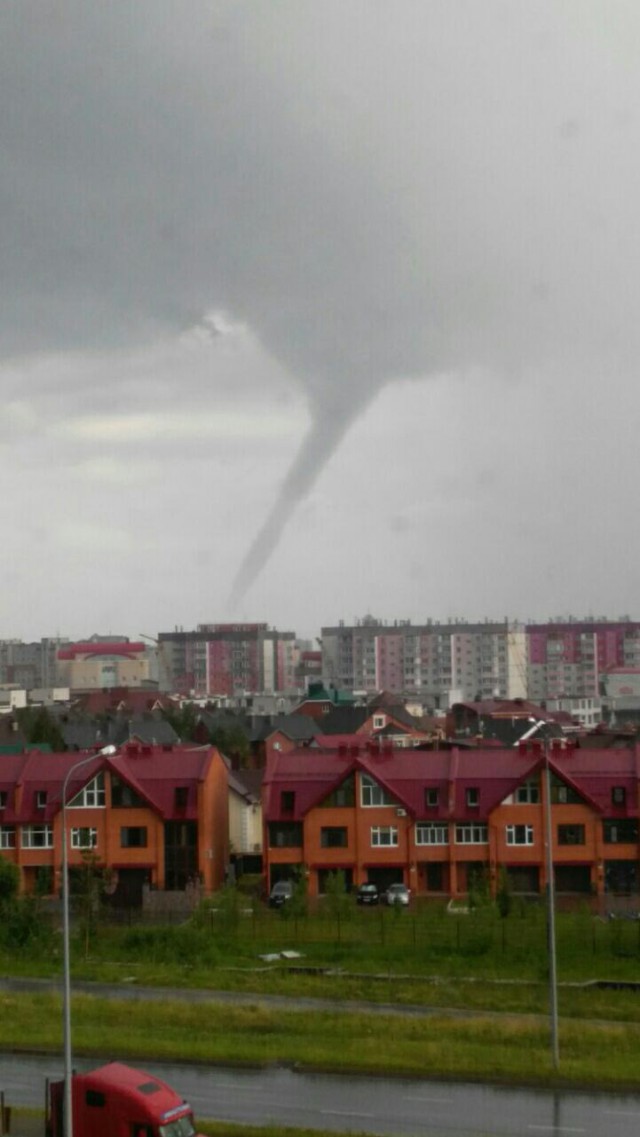 В Сургуте прошел смерч