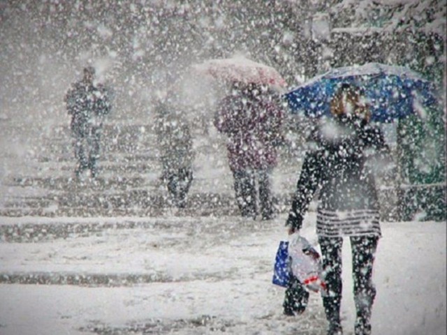 Вышедшую покурить бабушку сдуло ураганным ветром с балкона на Сахалине