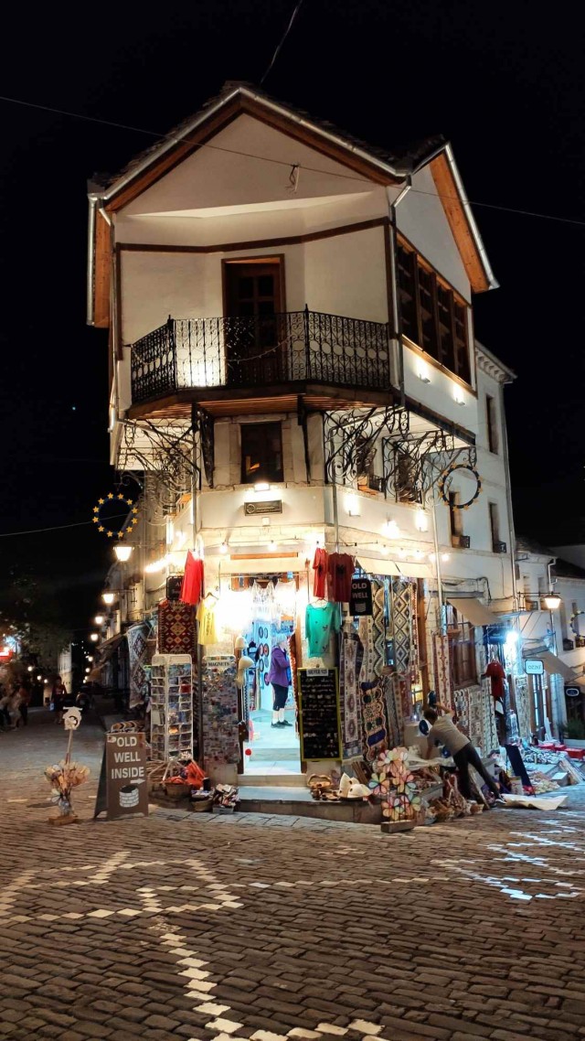 Aлбания в эпоху ХВОРИ всеобщей (2021)