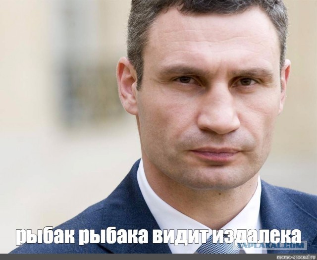 Джо Байден снова забыл выпить таблетки и удивил журналистов своими странностями